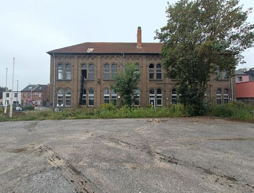                                         Bedrijfsgebouw te huur in Muizen, € 15.700
