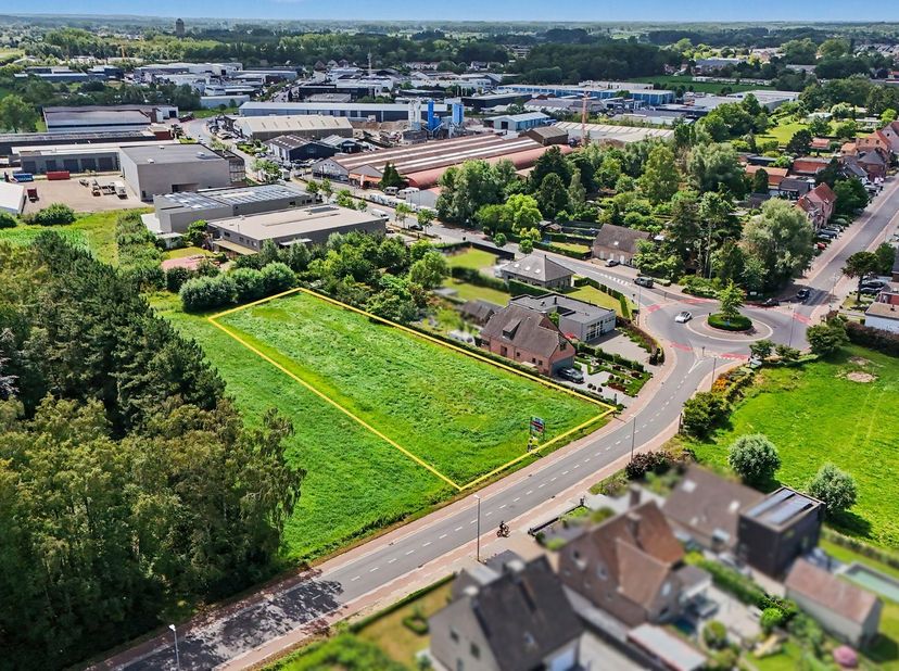 Mooie weide op een perceel van 2.670m²<br />
De weide is gelegen nabij centrum Stekene en vlot bereikbaar via de straatkant<br />
Ze is goed onderho