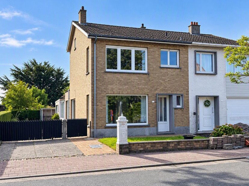 Huis te koop in Heestersstraat 8,
                    8301 Heist