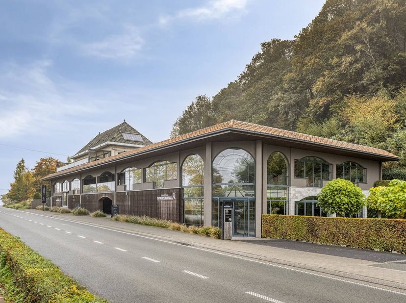 Bien professionnel à vendre à Dikkebusstraat 77,
                    8950 Loker