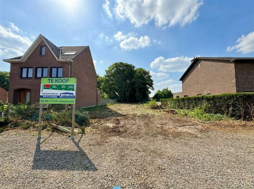 Ontdek de perfecte bouwgrond voor jouw droomhuis.<br />
Centraal, maar toch rustig gelegen nabij alle benodigde voorzieningen! <br />
<br />
Een id