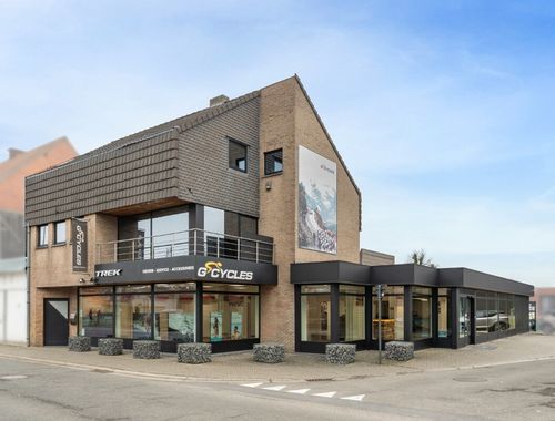                                         Bien commercial avec habitation à vendre à Moerbeke, € 650.000
