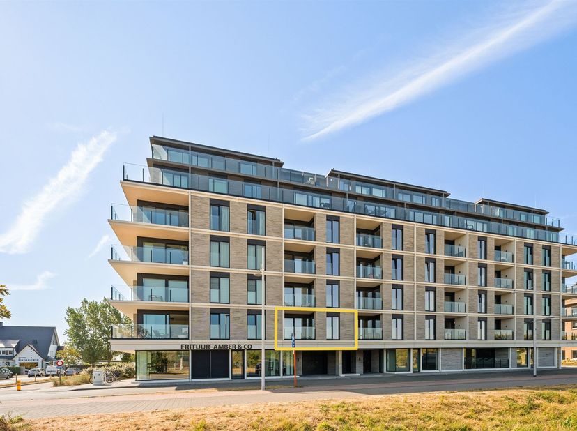 Luxueus (quasi nieuw) appartement vlakbij het strand! <br />
Ontdek dit recent (2024) en subliem afgewerkte appartement op toplocatie, op slechts enk