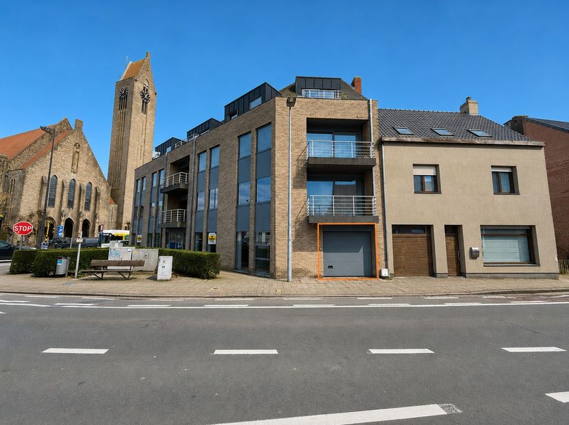 Deze staanplaats is gelegen in het privatieve gedeelte van Residentie Castello te Tielt met name in de Stationstraat 1.<br />
Comfort gegarandeerd, wa