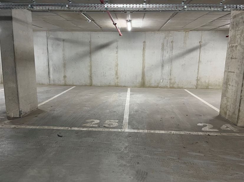 Ondergrondse autostaanplaats te Herentals <br />
<br />
Ligging: Ideaal gelegen autostaanplaats in het centrum van Herentals. De verbindingswegen na