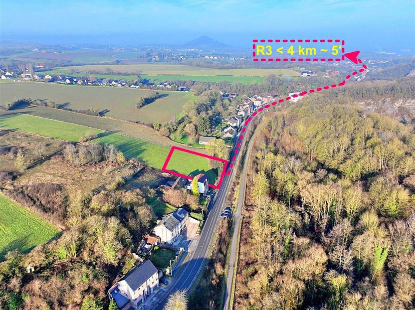 Superbe terrain 19,78 ares proposant plus de 40m de façade dont 30m sont constructibles.<br />
Présence de tous les équipements en voirie (eau ; élect