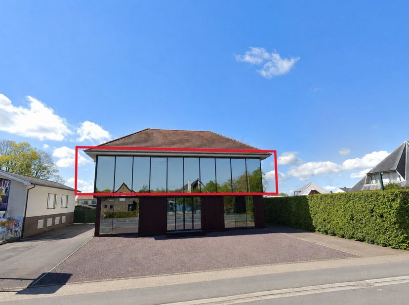 Appartement op de 1e verdieping van een stijlvol alleenstaand gebouw waar je als enige bewoner verblijft, hier vind je een hoge mate van rust en priva