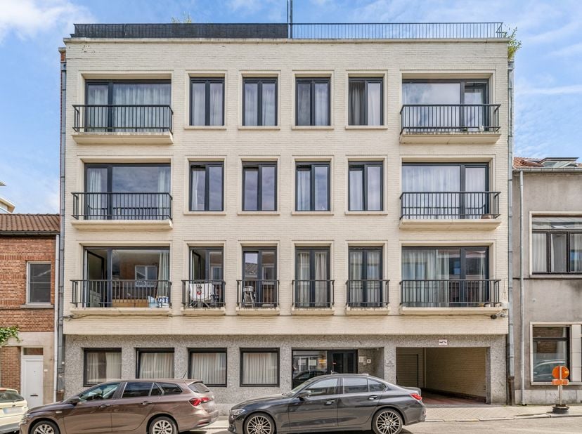 Deze leuke studio onderging in 2014 een totaalrenovatie met kwalitatieve materialen en een luxueuze afwerking.&amp;nbsp;De studio is gelegen aan de rustig