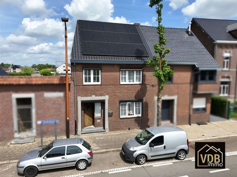 Knusse – energiezuinige woning met 3 slaapkamers in het hart van Maasmechelen<br />
Op de Dokter Haubenlaan 113 te Maasmechelen bevindt zich deze gez