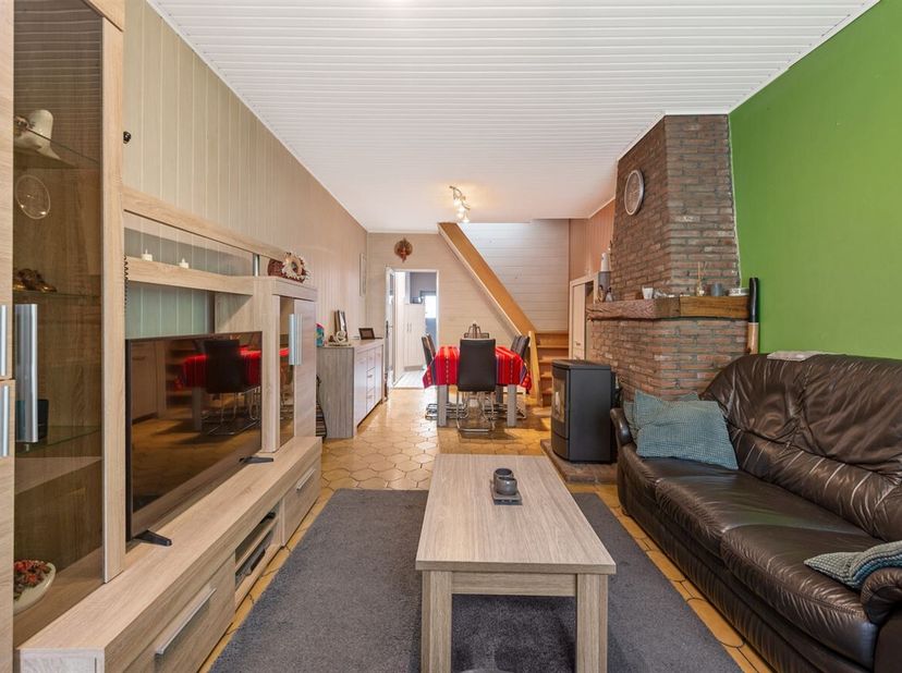 Te renoveren woning met tuin<br />
Deze gezellige woning aan Hofeinde 161 in Vosselaar biedt de perfecte kans voor wie op zoek is naar een woning met
