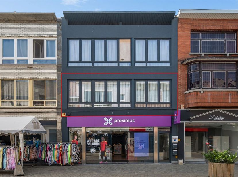 Appartement met 2 slaapkamers en terras in het centrum van Herentals<br />
Dit verzorgde appartement bevindt zich op de eerste verdieping van een klei