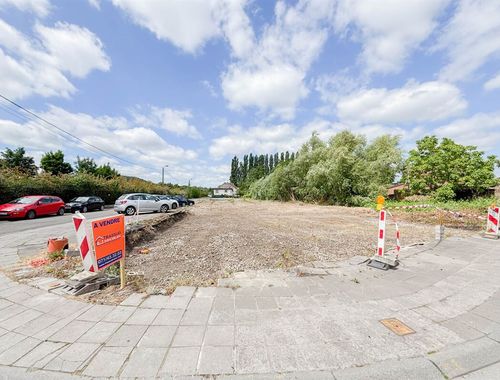                                         Bouwgrond te koop in Roux, € 80.000

