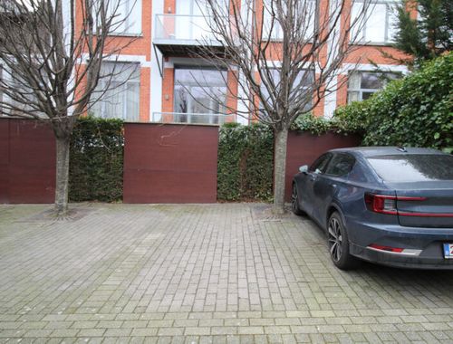                                         Garage te huur in Elsene, € 100
