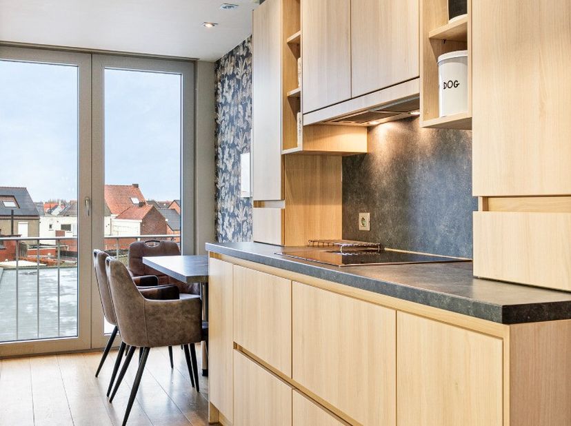 Instapklaar en verzorgd appartement met 2 slaapkamers en garage in het centrum van Desselgem Op zoek naar een instapklaar appartement op een centrale