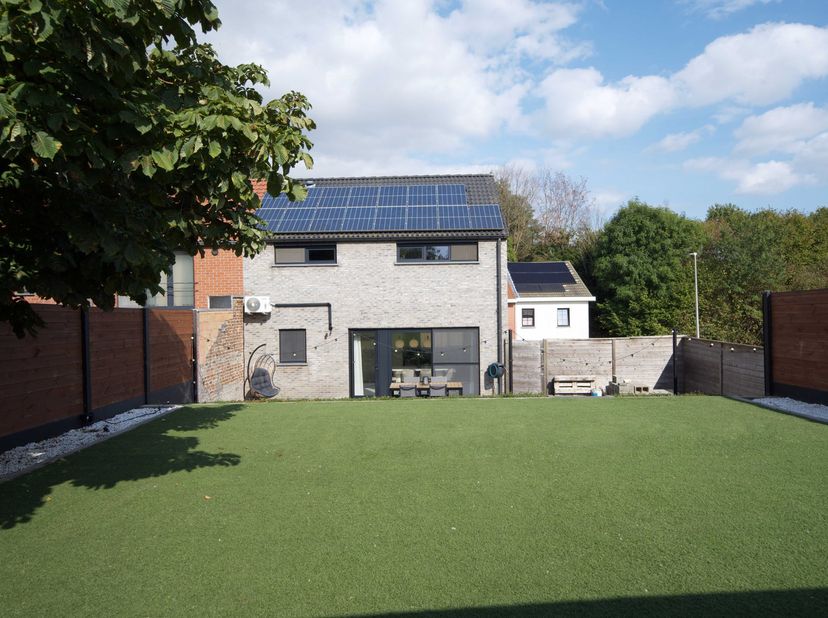 Maison prête à emménager de 2018<br />
<br />
Vous cherchez une maison semi-mitoyenne écoénergétique à vendre à Tongres ? Cette maison moderne de 2018
