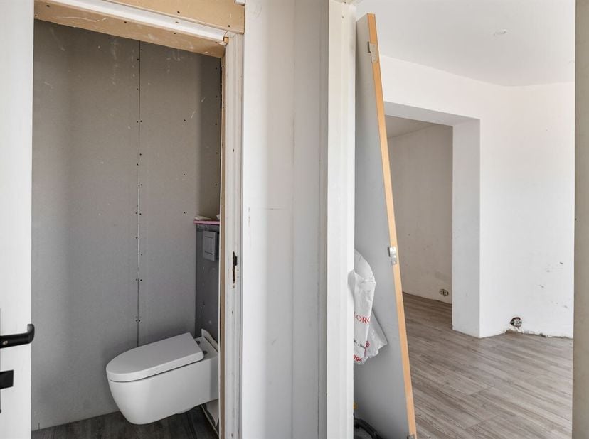 Te renoveren gezinswoning met 4 slaapkamers op 390m²<br />
Deze te renoveren gezinswoning met 4 slaapkamers is gelegen in Arendonk en biedt heel wat m