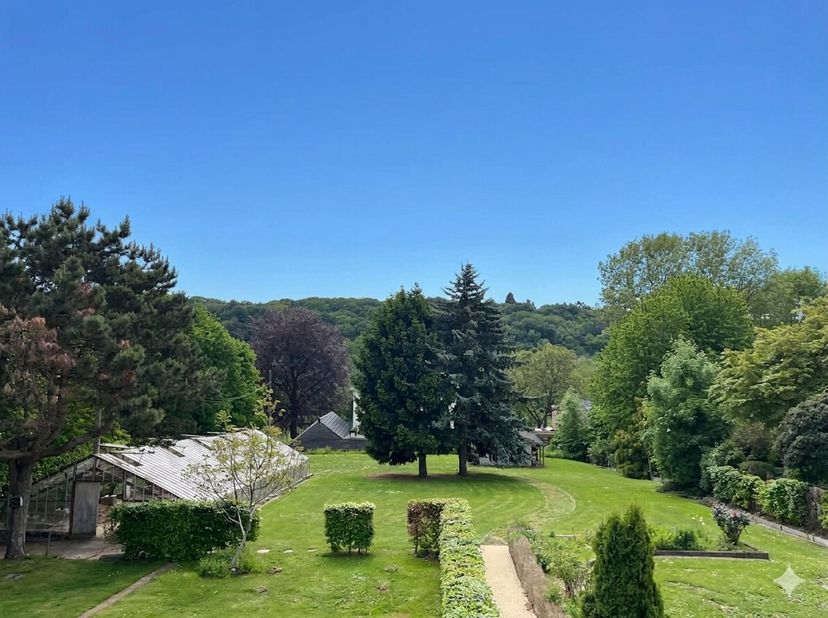 Découvrez cette maison de famille prête à emménager, située à distance de marche du centre d'Overijse, avec des écoles, des magasins et des transports