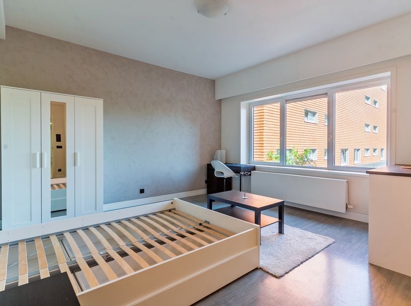 DERNIÈRES CHAMBRES DISPONIBLES !!<br />
Vous recherchez la chambre ou le studio étudiant idéal ?<br />
SITUATION : Situé au 70 Jan Delvinlaan, cet imm