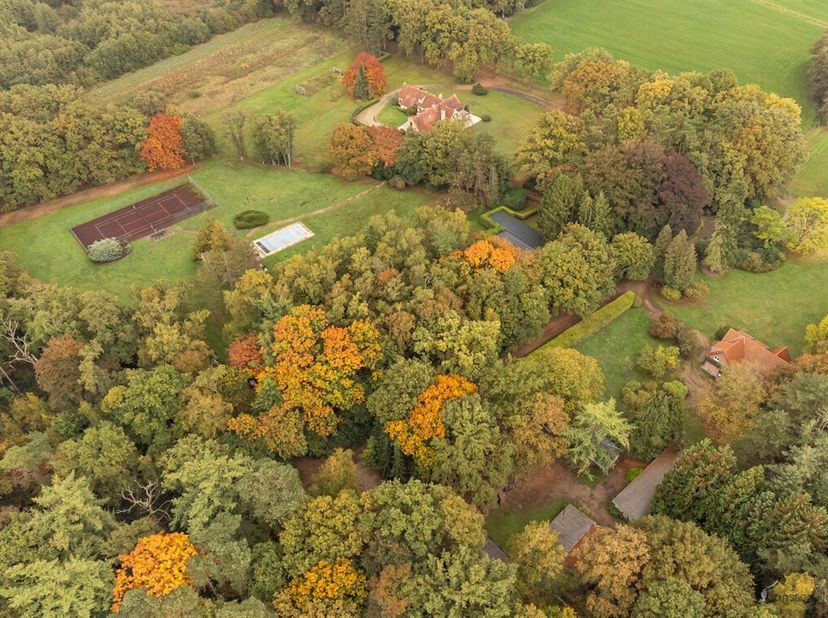 Exclusief domein van ca. 20 hectare  Domein De Haar, Schilde<br />
Te midden van het groen, in één van de mooiste lanen van Schilde, bevindt zich dit