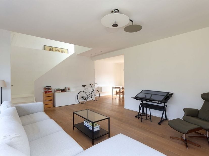 Lichtrijke woning met 3 slaapkamers, residentieel en groen gelegen op prachtig perceel van 12a60ca<br />
<br />
Omgeving:<br />
+ Uniek gelegen in