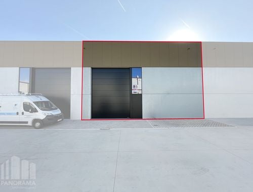                                         Bâtiment d’entreprise à louer à Roeselare, € 957
