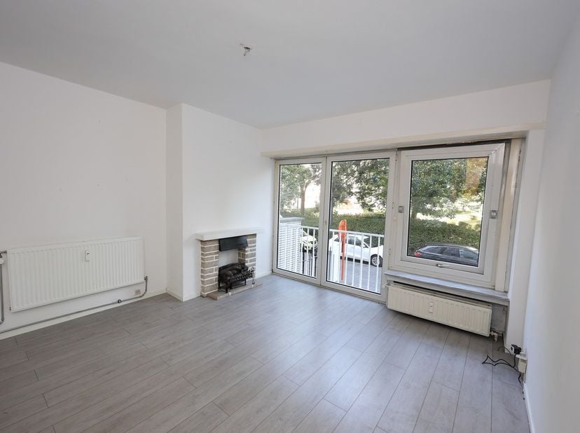 Situé sur la place Prinses-Clementinaplein, cet appartement prêt à emménager offre une belle vue dégagée. Grâce à ses grandes fenêtres, vous profitere