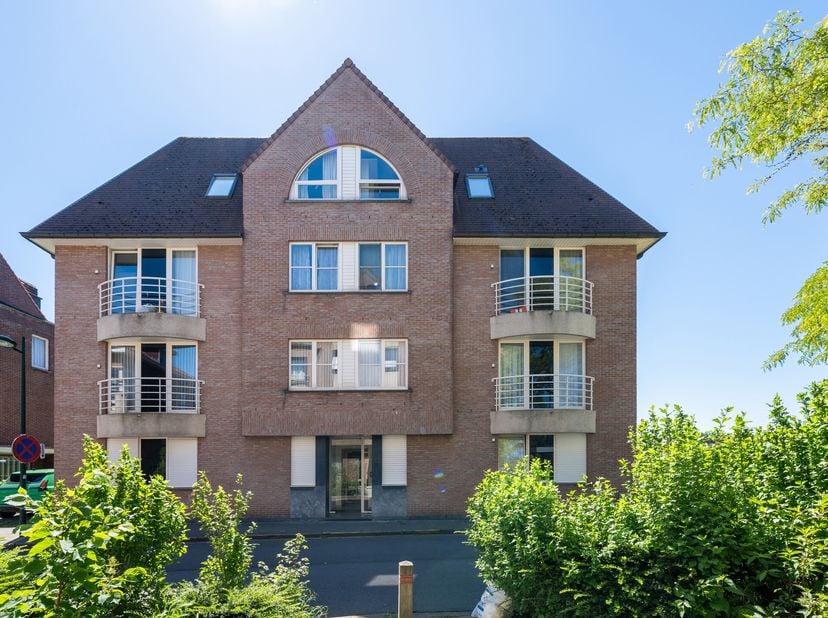 SINT-PIETERS-WOLUWE - In de zeer gegeerde wijk Stokkel, op wandelafstand van alle voorzieningen, elegant APPARTEMENT (2slpk/bdk) van ± 80m² met BALKON