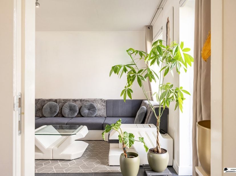 Bent u op zoek naar een recente (2013), instapklare woning op een toplocatie? Dan is deze energiezuinige gezinswoning, gelegen in het hart van Loenhou