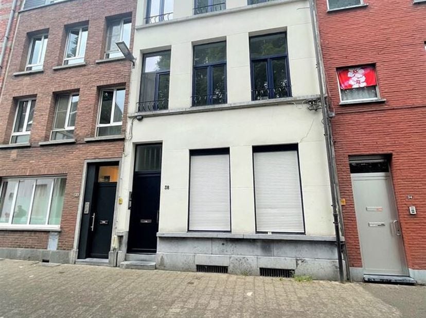 ENKEL VOOR STUDENTEN - ONLY FOR STUDENTS<br />
Deze studentenkamer is zeer centraal gelegen in het centrum van Antwerpen. De kamer is gemeubeld en bes