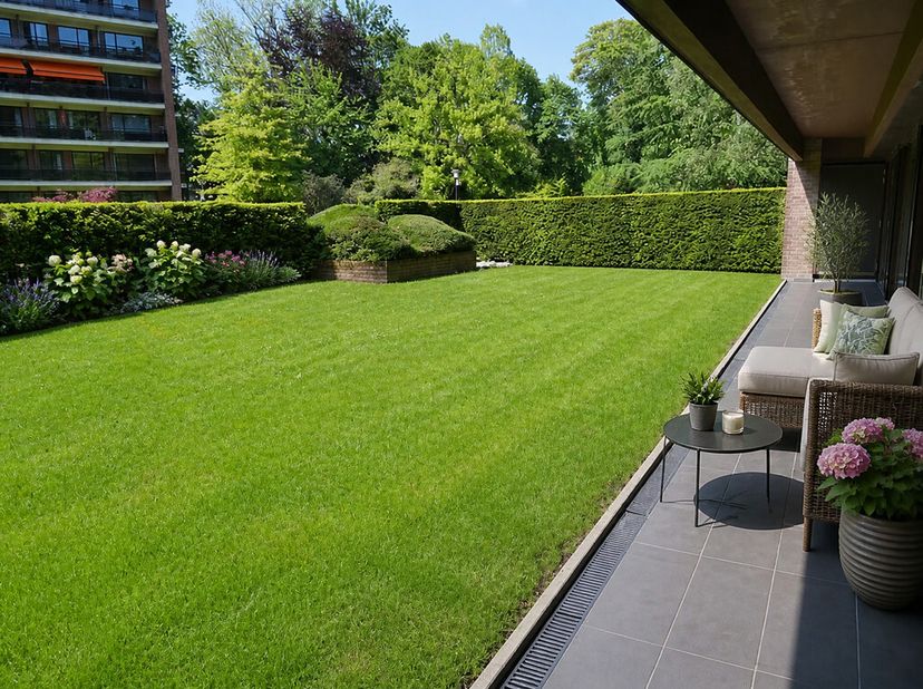 Au cur du magnifique parc privé du Cherridreux, véritable écrin de verdure de 7 hectares unique à Bruxelles, découvrez ce superbe rez-de-chaussée denv