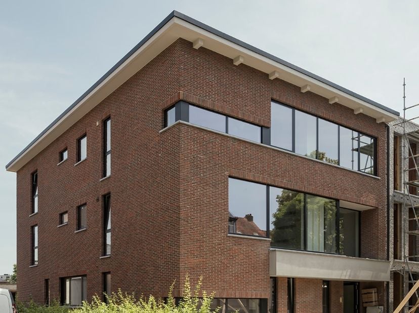 Dit appartement behoort tot een totaalrenovatieproject in de Augustijnslei 46, in het centrum van Brasschaat, schuin tegenover supermarkt Albert Heijn