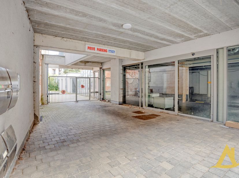 AFSPRAKEN ENKEL VIA MAIL<br />
<br />
Dit instapklare triplex appartement is ideaal gelegen pal in het centrum van Diest en combineert comfort, ruimte