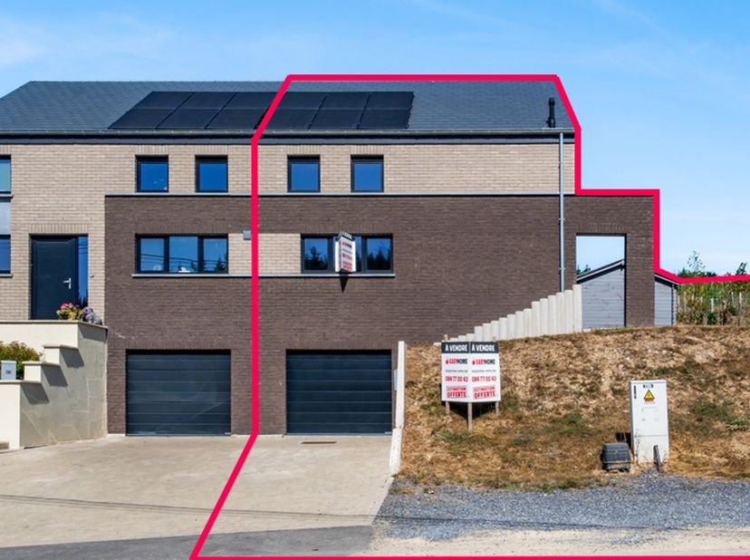 Easyhome a le plaisir de vous présenter cette magnifique maison construite en 2023, idéalement située à deux pas du centre de Gedinne et de sa gare.<b