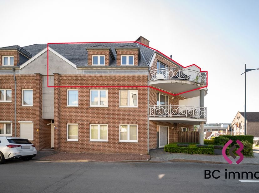 Vernieuwd dakappartement met 2 slaapkamers en 2 terrassen in het centrum van Maasmechelen<br />
Op een uitstekende ligging in het centrum van Maasmech