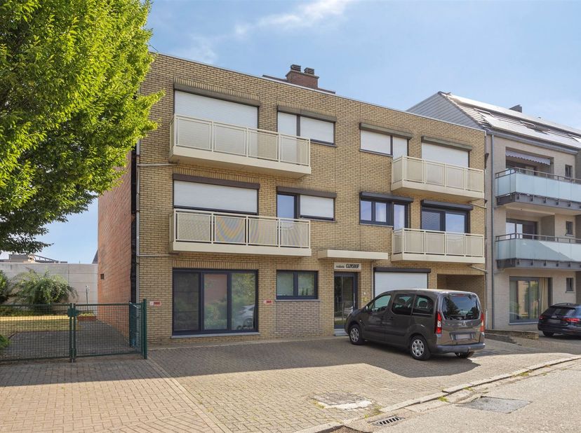 TE KOOP: Verzorgd appartement met 2 slaapkamers en ondergrondse staanplaats in hartje Heusden!<br />
Dit verzorgde appartement met 2 slaapkamers is c