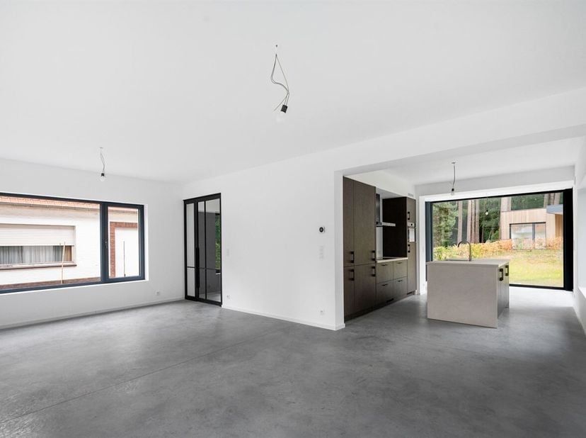 Twee energiezuinige woningen / kangoeroewoning op 1.690m²<br />
Beide woningen dateren uit 1964 en werden volledig gerenoveerd met oog voor hedendaags