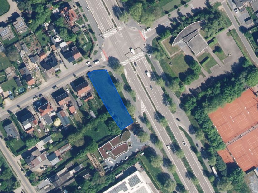 PERCEEL WEILAND, gelegen te Hasselt, Hendrik Van Veldekesingel, langs nummer 38 en op de hoek met de Boekstraat, met een oppervlakte van negen are en
