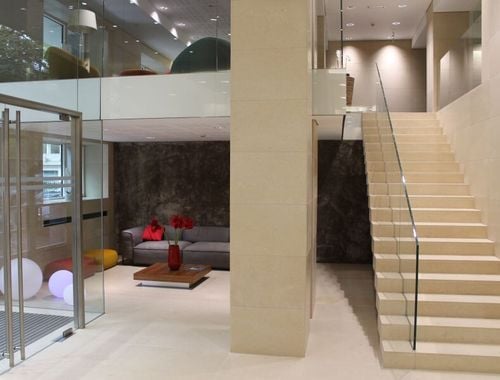                                         Bâtiment d’entreprise à louer à Bruxelles, € 9.604,17
