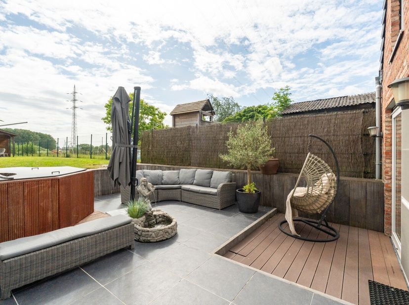 Te koop: instapklare, halfopen woning in Deerlijk met leuke tuin, gelegen in een groene en landelijke omgeving. Op zoek naar een instapklare woning in