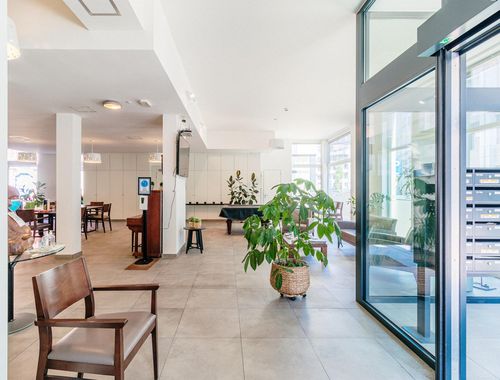                                         Handelsgelijkvloers te koop in Gent, € 450.000

