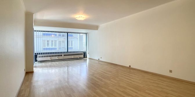 Appartement te huur in Boulevard Joseph Tirou 17 bus A1/B, 6000 Charleroi