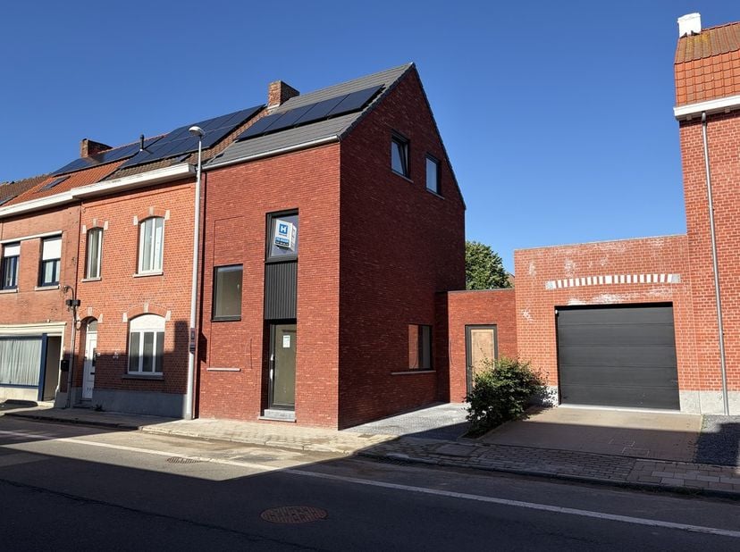 Hectaar bouwt drie nieuwbouwwoningen in Wervik, centraal gelegen nabij verschillende voorzieningen. Scholen, winkels, sportfaciliteiten en het stadsce
