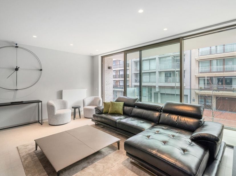 [[ CE BIEN PARTICIPE À LA JOURNÉE MAISONS OUVERTES ERA LE 19/9 DE 9:30 À 10:30 ]] Knokke: Appartement prêt à emménager avec grande terrasse et 2 chamb