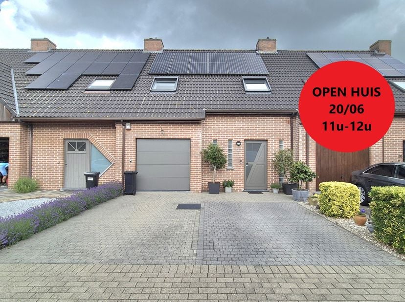 OPEN HUIS ZATERDAG 20/06 van 11u tot 12u.<br />
Bent u op zoek naar een perfect onderhouden woning waar comfort, ruimte en energiezuinig wonen hand in