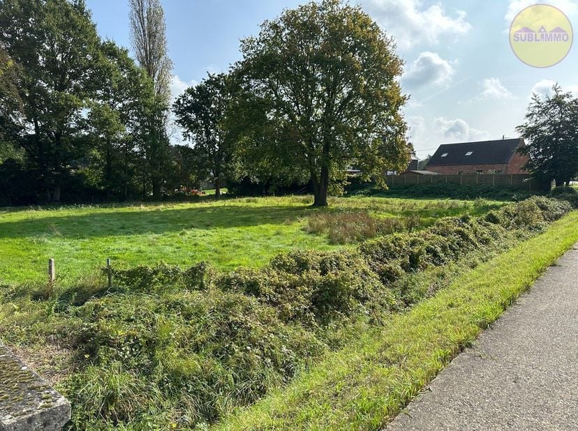 Projectgrond 6.456m² in het centrum van Vorst-Meerlaar. Perceel 0134M en 0135E.<br />
Deze oost gerichte projectgrond is gelegen op de Geelsebaan, het