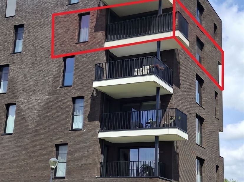 Bienvenue dans ce magnifique appartement moderne et confortable de 116 m² situé à Lier. Ce logement spacieux et lumineux offre un mélange idéal entre
