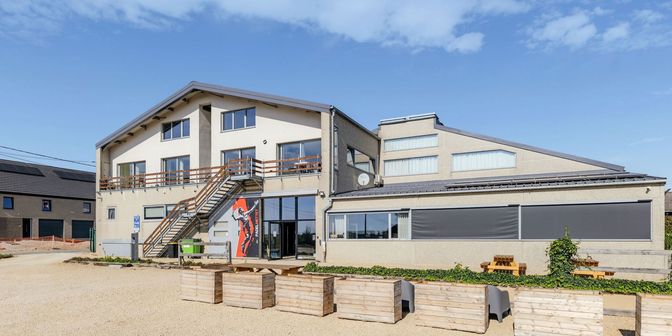 Bien professionnel à vendre à 5640 Mettet