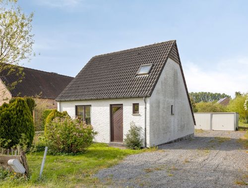                                         Maison à vendre à Sint-Kwintens-Lennik, € 325.000
