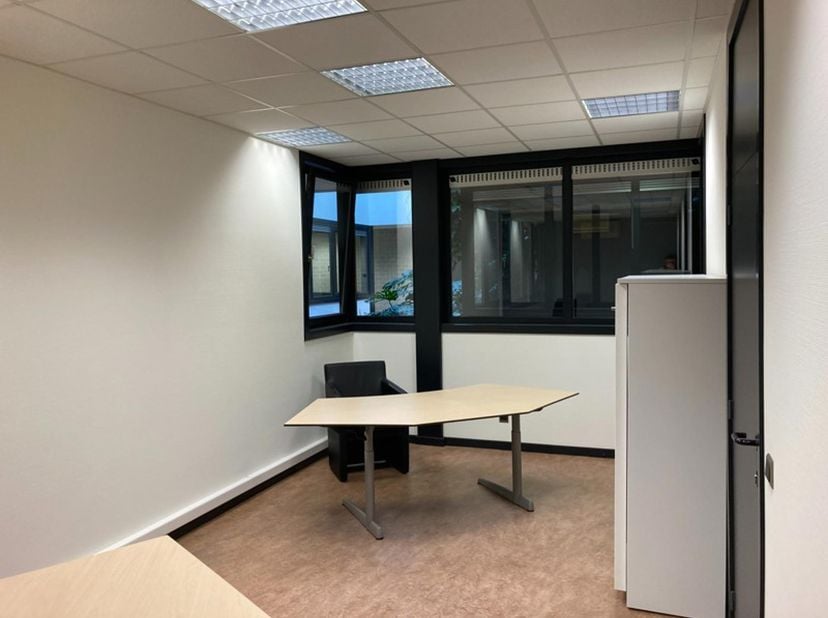 Bien professionnel à louer
                    à 2490 Balen