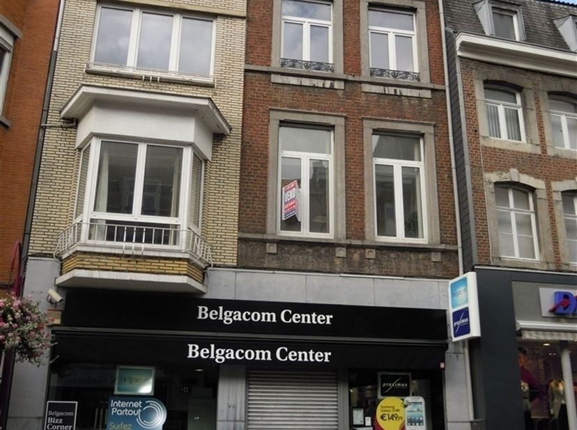 Dans l'hyper centre ville, spacieux immeuble commercial. L'immeuble commercial est actuellement loué par la société Belgacom (nouveau bail commercial